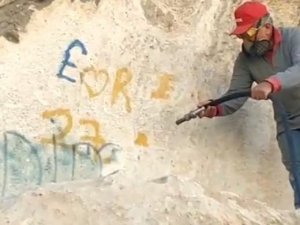 3 bin yıllık vadide sprey boya temizliği