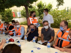 Büyükşehir Belediyesi Manavgat’ın her noktasında görev yapıyor