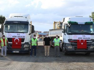 Ağrı’dan Antalya’daki yangınlara iş makinesi desteği