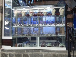 Doğal taşlara ilgi arttı, turistlerin gözdesi oldu