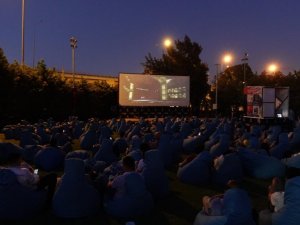 Açık havada sinema keyfi devam ediyor