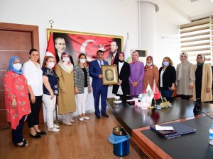 AK Parti Malatya Kadın Kolları’ndan Başkan Gürkan’a ziyaret