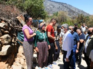 Bakan Yardımcısı İnce, Mersin’de yangından zarar gören vatandaşlarla buluştu