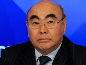 Rusya’ya sığınan Kırgızistan’ın eski Cumhurbaşkanı Akayev 16 yıl sonra ülkesine getirildi