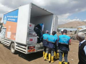 Çaldıran’da selzedelerin yaraları sarılıyor