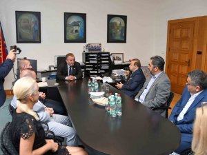 Prag Büyükelçisi Bağış, Birinci Dünya Savaşı’nda Türk askerlerinin namaz kıldığı odayı ziyaret etti