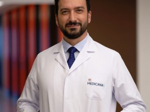 "Bademcik taşı ağız kokusu yapıyor"