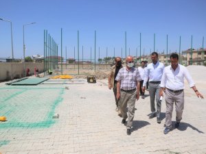 Tuşba Belediyesinden mahallelere sentetik çim saha