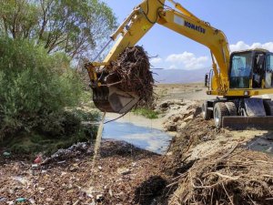 Gürpınar Belediyesi selden etkilenen mahallelerde çalışmalarını sürdürüyor