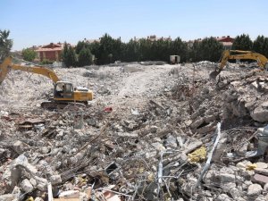 Meram’da Konevi Kültür Merkezi’nin yıkımı gerçekleşti