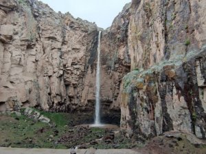 Sıcak hava bu yıl Yezidi Şelalesi erken kuruttu