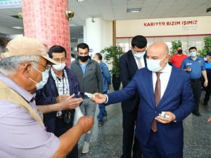 Keçiören Belediyesince vatandaşlara ve kurumlara 26 bin litre kolonya verildi