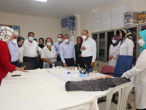 AK Partililer Kadın Meslek Zenginleştirme Merkezi çalışanlarıyla bir araya geldi