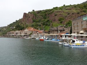 Assos Antik Liman’da kaya ıslahı çalışmaları sürüyor