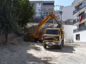 İkiçeşmelik Mahallesi’nde değişim çalışmaları aralıksız sürüyor