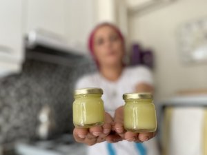 Elleriyle yanık kremi yapıp, yangın bölgelerine gönderdi