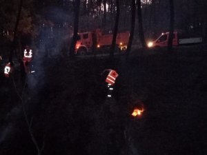 Ulaştırma ve Altyapı Bakanlığı’na bağlı KGM, KIYEM ve HGM’den yüzlerce ekip yangın felaketinin ilk anlarından itibaren çalışmalarına aralıksız devam ediyor