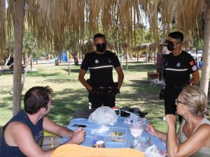 Kuşadası’nda zabıta ekiplerinden yangın uyarısı