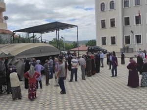 Çekerek’te aşı çadırı kuruldu