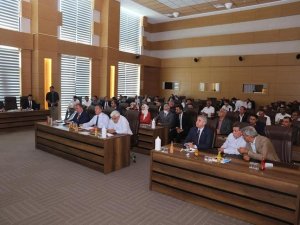 AK Parti Genel Başkan Yardımcısı Özhaseki belediyede toplantıya katıldı