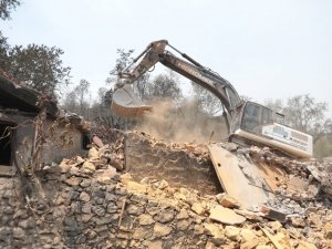 Yangında zarar gören Bayır Mahallesi’nde hafriyat çalışması başladı