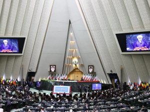 İran’ın yeni Cumhurbaşkanı İbrahim Reisi, resmen görevine başladı