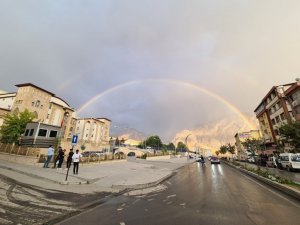 Hakkari’de gökkuşağı güzelliği