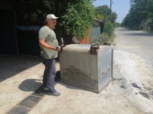 Belediye ekipleri yapmayınca iş vatandaşa düştü