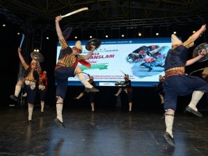 Halk dansları ekiplerinden duygulandıran destek