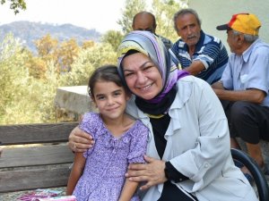 Sancaktepe Belediye Başkanı Döğücü, yardım için geldiği Manavgat’ta küçük Melike’ye umut oldu