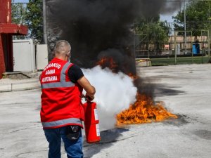 Ankara İtfaiyesi’nden gönüllü motosikletlilere yangın eğitimi