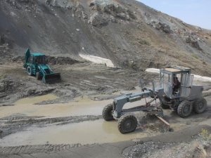 Erzincan’da sel sonrası kapanan köy yolu ulaşıma açılıyor