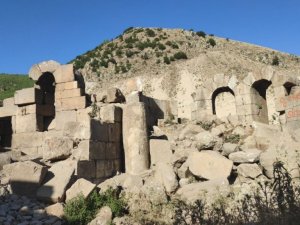 Defineciler tarihi Tiyana şehrini harap etti