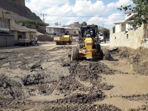 Sel bölgelerinde başlatılan altyapı çalışmaları sürüyor