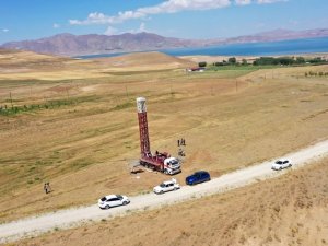 Van Büyükşehir Belediyesi kuraklık yaşanan mahallelere sondaj kuyuları açıyor
