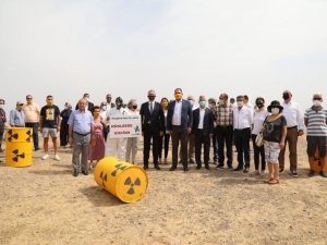 İzmir’in Çernobili için 11. “Duran Adam” eylemi