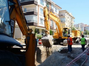 Sağduyu ve Dereboyu Caddesi’nin altyapı sorununu çözüyor