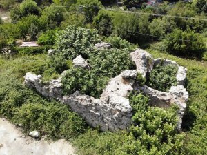 600 yıllık hamam defineciler tarafından talan edildi