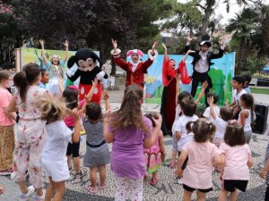 Çocuklar ‘Alice Harikalar Diyarı’ ile eğlendi