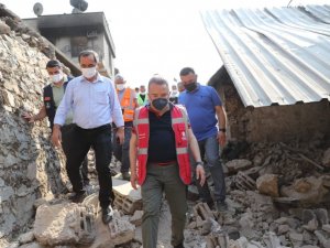 Başkan Böcek: "Duman beni çok etkiliyor ama orda olmam lazım"