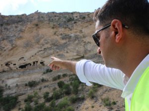 Tunceli’nin dikkat çeken kaya konutları ’İn delikleri’ için ilk adım atıldı