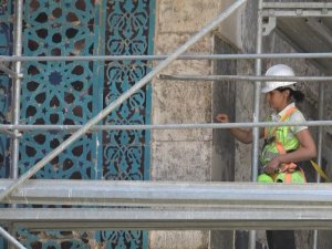 Paha biçilemeyen 8 asırlık çiniler turizme kazandırılıyor