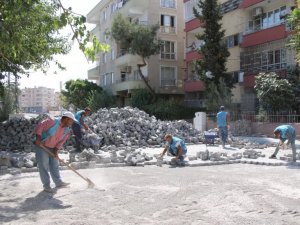 Haliliye’de iki mahallede kilitli beton parke çalışması