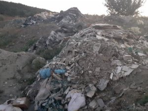 Dereboğazı çayını çöp ve hayvan leşi ile doldurdular