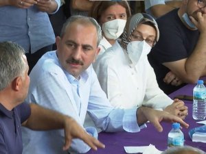 Adalet Bakanı Gül: “Yanan alanlara tek bir çivi çakılmasına izin vermeyeceğiz”