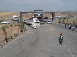 Gölbaşı Belediyesi yardım tırları yola çıktı