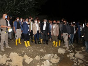 Van Büyükşehir Belediyesi sellerde vatandaşı yalnız bırakmadı