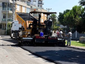 Güzeloba’da 22 futbol sahası genişliğindeki alanda asfalt çalışması