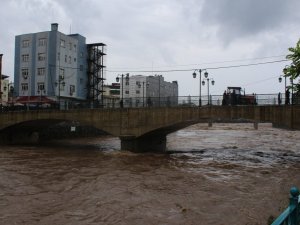 Salıpazarı’nda sağanak