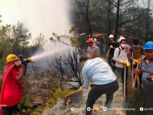 Bakan Özer’den, yangınla mücadeleye katılan öğretmenlere teşekkür